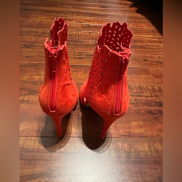 Aldo Cutout 4 inch Heels - Picture 2 of 8